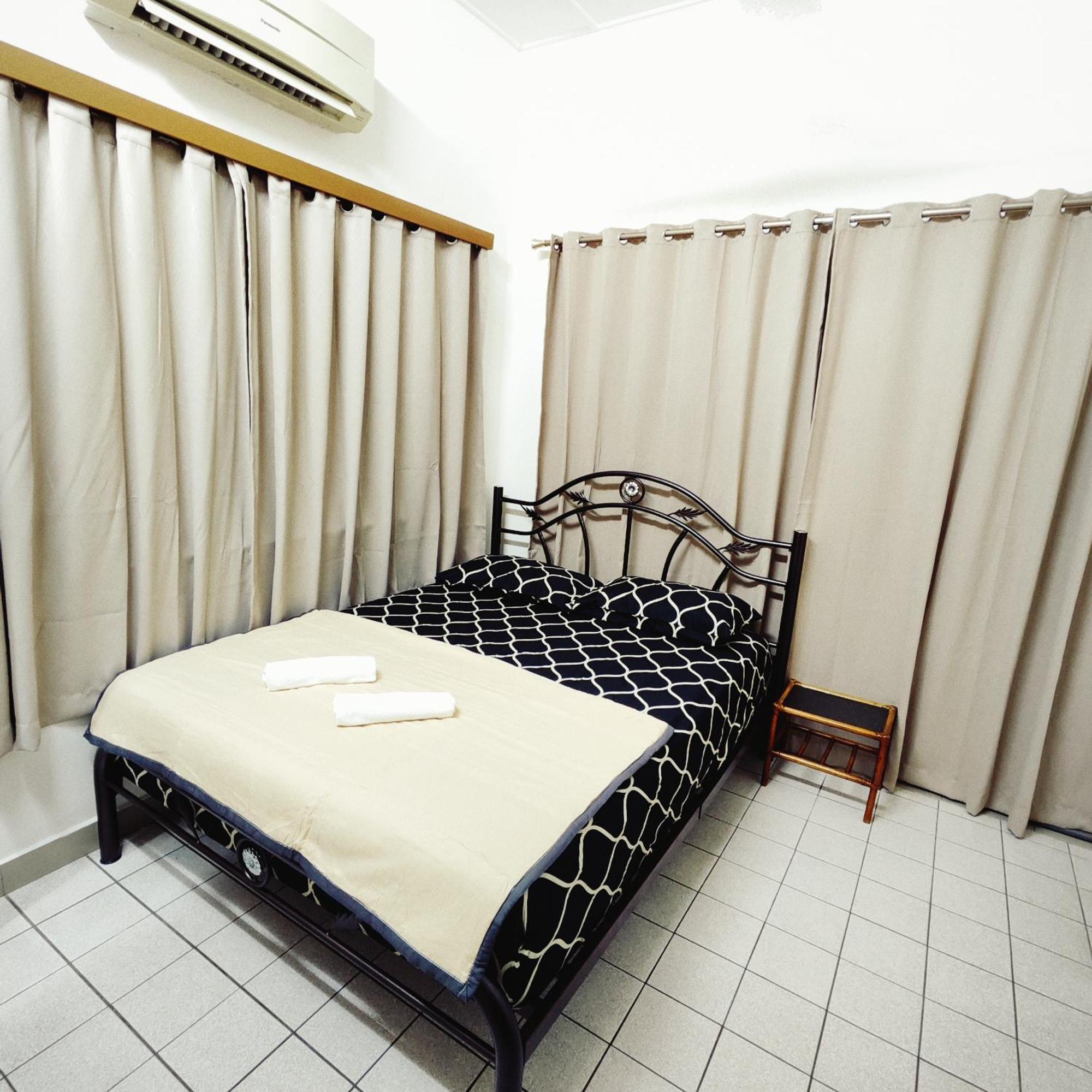 Cheras Landed Homestay 4Br - 10Pax - Mrt Suntex Esterno foto